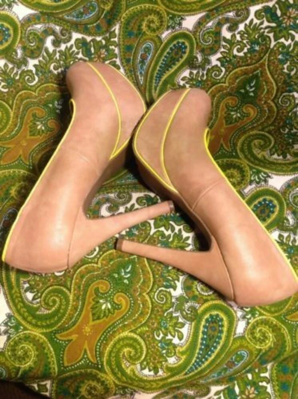 CANDIES CAALLYNNUDE WOMEN'S NUDE/YELLOW 8.5M STILETTOS PLATFORM HEELS PUMPS